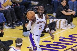 本性难移!艾顿畏首畏尾毫无存在感 罚球2中0&0助4失误&仅10分6板