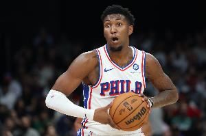 手感全无！贾斯汀·爱德华兹6中0未得分 拿到5分4助